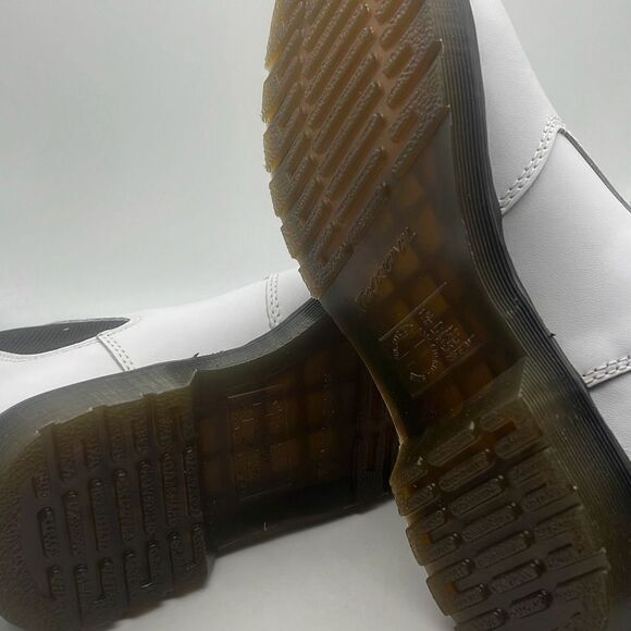 Dr. Martens Women's 2976 Chelsea Boot Leather Boots- NWB- Women Size 9 | Eur 41 - Picture 9 of 10